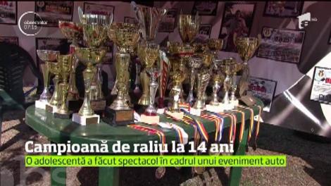 Maşina de raliu este jucăria preferată a unei puştoaice de 14 ani din Satu Mare