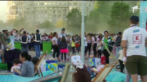 Mii de oameni au ieşit pe străzile din Bucureşti şi au pornit &icirc;ntr-o cursă a culorii. Alergătorii au fost stropiţi cu vopsea