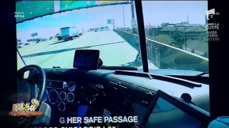 Smiley News. O motociclistă a rămas în "pana prostului" pe autostradă