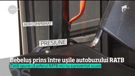 Un copil de doar un an a fost prins în uşile unui autobuz din Capitală. Era în cărucior, iar tatăl lui privea neputincios scenele din staţie