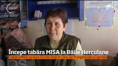 Peste trei mii de yoghini se pregătesc de marile spirale, la Băile Herculane. Tabăra MISA a început deja