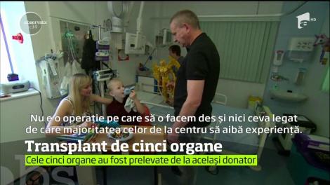 Un băieţel din Marea Britanie a trecut cu bine peste o operaţie pe care puţini medici s-ar fi încumetat să o ducă la capăt