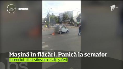 Panică într-o intersecţie din Suceava, după ce un autoturism a luat foc chiar la semafor