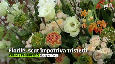 Cel mai în vogă designer floral din lume a făcut o demonstrație de poveste pe acorduri de vioară, în faţa Ateneului Român