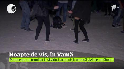 Noapte de vis în Vama Veche. Tinerii nonconformişti au umplut deja plaja din staţiunea