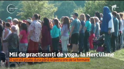 Mii de practicanți de yoga, la Herculane. O spirală poate dura până la patru ore de la formare