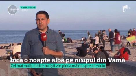 Încă o noapte albă pe nisipul din Vamă. Cei mai mulți dintre turiști vor pleca mâine spre serviciu
