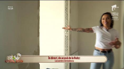 Și-a transformat casa în șantier. Ruby își zidește singură și dărâmă pereți cu piciorul!