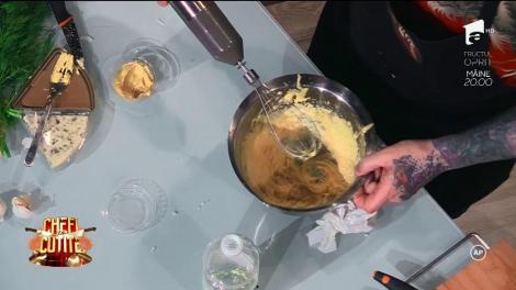 A dat acul de tatuator pe cratiță, iar chefii au vrut mai mult! Constantin Azofiţei şi-a dat pantalonii jos în faţa chefilor