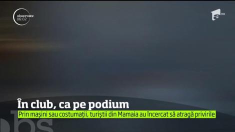 În club, ca pe podium. Prin mașini și costumații, turiștii din Mamaia au încercat să atragă privirile