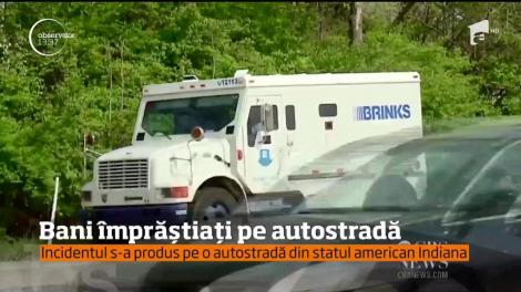 VISUL AMERICAN EXISTĂ! A plouat, la propriu, cu bani pe o autostradă din America. Uşile unei maşini de valori s-au deschis, iar bancnotele au început să zboare