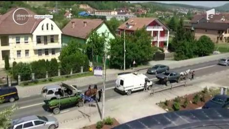 VIDEO! Drum european, în România: Căruțe care cară mașini, filmate în timp ce circulau nestingherite