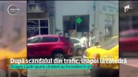 După scandalul din trafic, profesorul de religie care a împins cu maşina în intersecţie un adolescent s-a întors la liceu