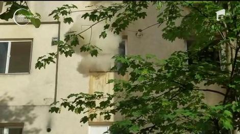 Un apartamant situat pe Bulevardul Tomis din Constanţa, cuprins de flăcări