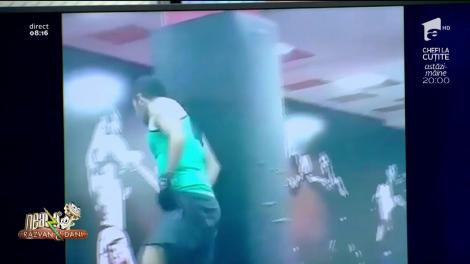 Smiley News. Lovitura lui Jean-Claude Van Damme, reprodusă de Dorel