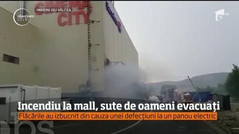 Incendiu într-un mall din Râmnicu Vâlcea! 300 de oameni au fost evacuaţi