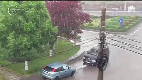 Furtunile şi grindina au lovit violent în ultimele 24 de ore şi-au pus culturile în pericol. Agricultorii au ripostat cu peste 100 de rachete