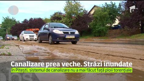 O ploaie torenţială a făcut prăpăd şi în Piteşti!