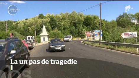 11 oameni au tras o sperietură soră cu moartea după ce au fost implicaţi într-un accident rutier