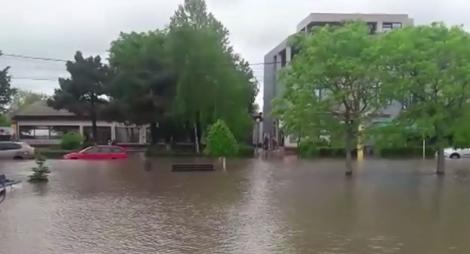 Inundații pe litoral, după doar câteva minute de precipitații torenţiale