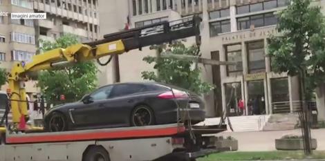 Bolid de lux, luat pe platformă. Șoferul a parcat unde a vrut și a lăsat mașina pe avarii