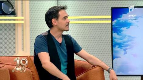 Aurel Moldoveanu c&acirc;ntă, la Neatza, melodia "Un trandafir crește la firidă mea"