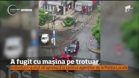 Un şofer cu tupeu din Craiova a fugit chiar de sub ochii poliţiştilor direct pe trotuar