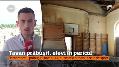 Tavan prăbușit, elevi în pericol, în judeţul Alba