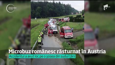 Trei români, răniţi în Austria după ce s-au răsturnat cu un microbuz