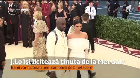 Jennifer Lopez își licitează ținuta de la Met Gala 2018