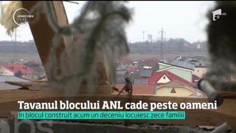Tavanul unui bloc ANL din Eforie Nord cade peste oameni