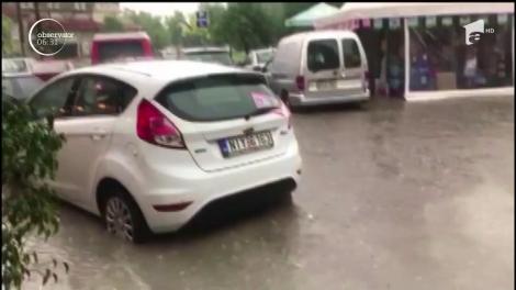 Străzile din Salonic, Grecia, s-au transformat în râuri, în urma unor ploi torenţiale
