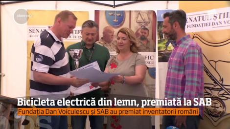 Bicicleta electrică din lemn, premiată la Salonul Auto Bucureşti