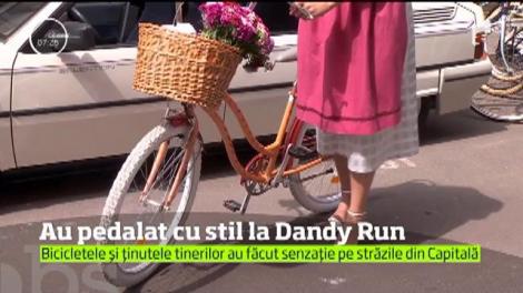 Bicicletele și ținutele tinerilor, care au participat la Dandy Run, au făcut senzație în Capitală