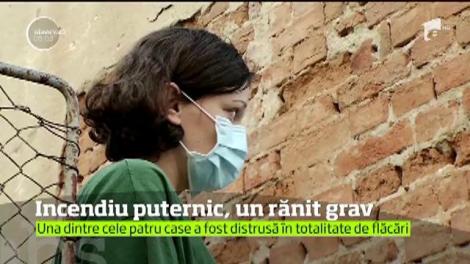 Incendiu de proporţii în Capitală. 4 case au fost cuprinse de flăcări, iar pompierii s-au luptat ore bune să le stingă