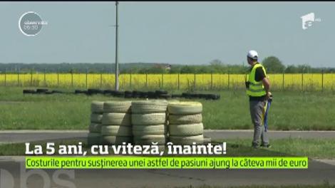 La doar cinci ani, o puștoaică a dat păpuşile pe maşini. Iulia zboară pe pista de karting și face senzație: "Am mers cu 240 km/h"