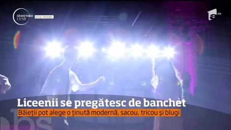 Liceenii se pregătesc pentru banchet. Anul acesta se poartă culorile pastelate, dar și rochiile negre