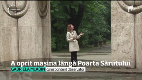 Scandal la T&acirc;rgu-Jiu, după ce un turist a parcat maşina l&acirc;ngă poarta Sărutului