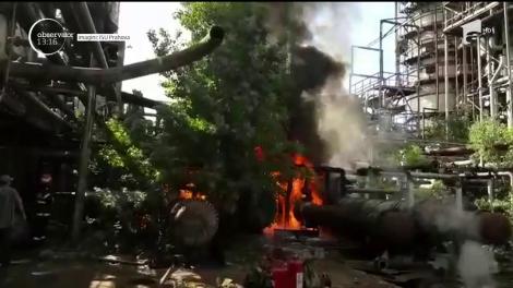 Fostă rafinărie din Ploiești, cuprinsă de flăcări