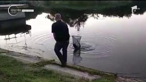 La pescuit în loc interzis. Doi bărbați au fost la pescuit în lacul din Grădina Botanică din Iași