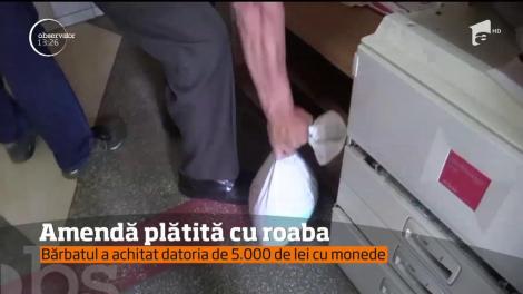Amendă plătită cu roaba. Bărbatul a achitat datoria de 5.000 de lei cu monede