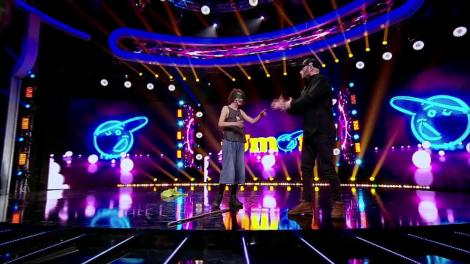 Scufița Verde Gotică l-a făcut pe Bendeac să se roage în genunchi pentru salvare!