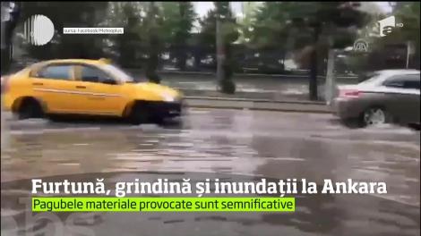 O furtună extrem de violentă, care nu a durat mai mult de 15 minute, a paralizat traficul rutier într-o mare parte a capitalei Turciei