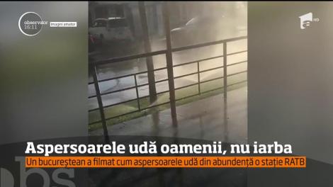 Aspersoarele din sectorul 3 udă oamenii, nu iarba
