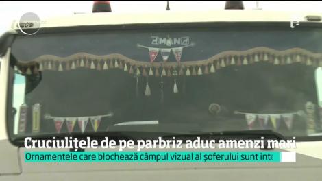 Cruciulițele de pe parbriz aduc amenzi mari