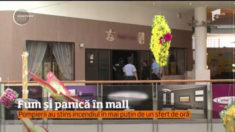 Momente de panică în mall-ul din Buzău. Zeci de oameni au fost evacuaţi după ce un incendiu a izbucnit într-un restaurant