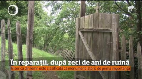 Biserica de lemn din Vălari, clasificată ca monument istoric de primă importanță, va avea un nou acoperiș