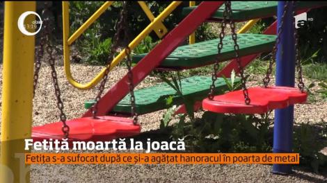 Arad: O fetiţa de numai doi ani, lăsată nesupravegheată, a murit sufocată cu hanoracul de pe ea