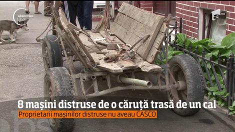 O căruţă trasă de un cal, dar fără căruţaş, a făcut ravagii pe o stradă din T&acirc;rgu Jiu! 8 maşini au fost distruse