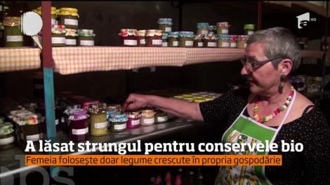O femeie din Teiuș, Alba, a lăsat strungul pentru conservele bio